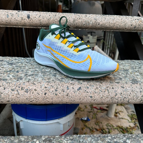 Nike Zoom Pegasus 37' Packers - Picture 1 of 7